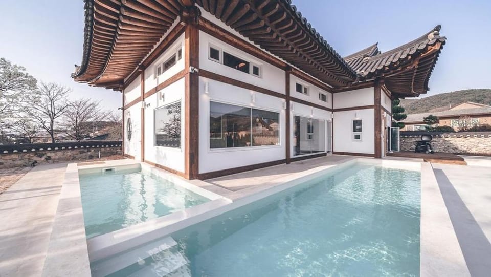 Gyeongju Raum The Hanok Pool Villa Bed and Breakfast in South Korea