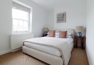 Bright Chelsea apt & sun terrace Vacation rental in City of Westminster
