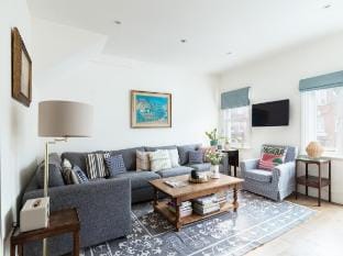 Sunny Roof Terrace Barons Court Sleeps 4-6 Vacation rental in City of Westminster