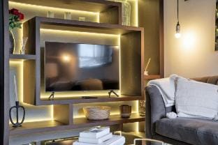 Deluxe 2-bedroom apartment behind Harrods w/AC Apartment in City of Westminster