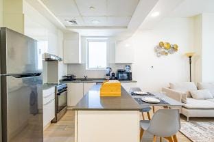 Bright & Stylish 1-Bedroom in Bloom Tower, JVC Vacation rental in Dubai