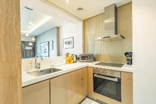 Dubai Dreaming Stylish 1BR, DAMAC Towers Paramount Vacation rental in Dubai