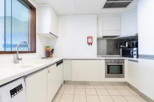 Spacious Apartment With Panoramic Skyline Views Vacation rental in Dubai