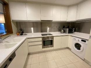 Luxurious Apartment, 2-min From The Burj Khalifa Vacation rental in Dubai