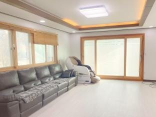 A 바다와 가깝고 산이 보이는 넓은 모퉁이 펜션 Vacation rental in South Korea