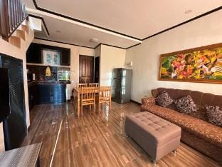 Cozy Batangas Hideaway: Santa Rita Town House (A) Vacation rental in Batangas