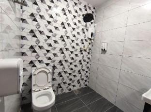 Private Premium King Bedroom in Bakri Homestay  Vacation rental in Johor