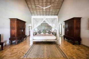 Samudra Beach Villa with Private Pool and Chef Vacation rental in Southern Province