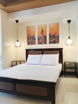 Cozy McKinley Stay | View + Coffee Apartment in Makati