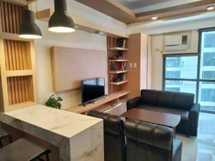 Cozy McKinley Stay | View + Coffee Apartment in Makati