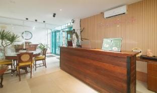 RedDoorz Premium @ Casa LenidaRose Apartment in Angeles