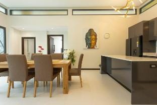 Brand NEW Beautiful Villa  Rawai  V281 Vacation rental in Rawai