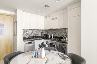 Silkhaus Elite 2BDR near Safa Park | Aykon City Vacation rental in Dubai