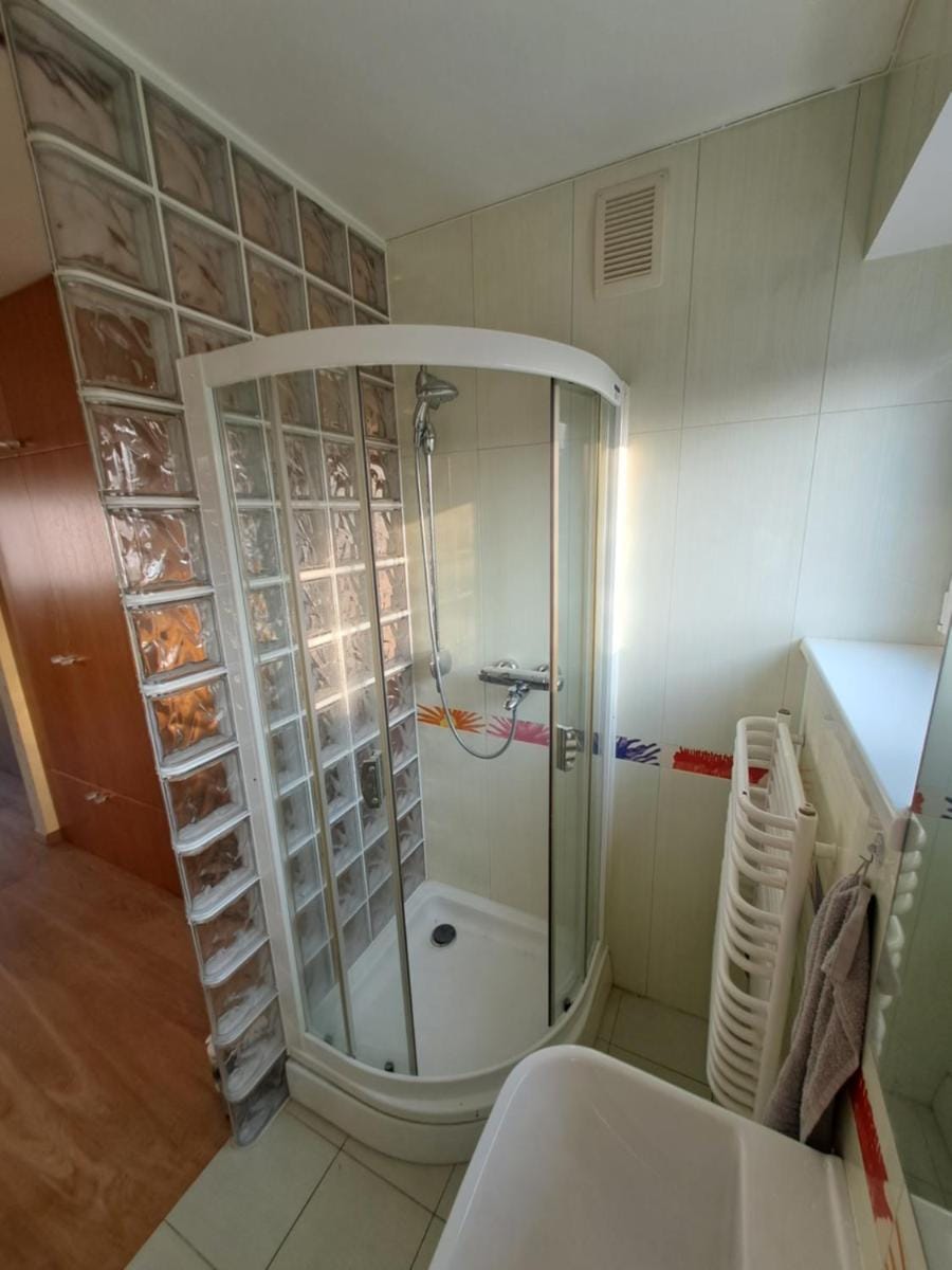 Cozy apt - 100m beach, AC, workstation, backyard Apartment in Jūrmala