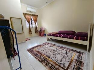Qaireena Homestay Seremban 2 #muslims only Vacation rental in Negeri Sembilan, Malaysia