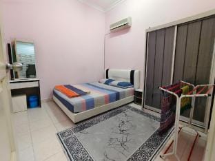 Qaireena Homestay Seremban 2 #muslims only Vacation rental in Negeri Sembilan, Malaysia