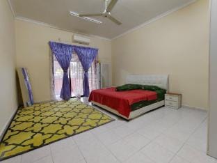 Qaireena Homestay Seremban 2 #muslims only Vacation rental in Negeri Sembilan, Malaysia