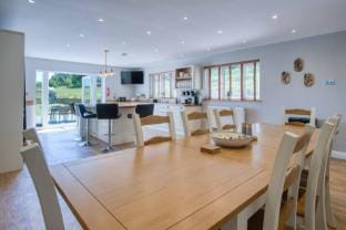 Hopkins Retreat Farm - 5 Bedroom House - Swansea Country House in Wales