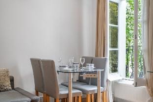 Contemporary 1B apartment - Paddington St Vacation rental in City of Westminster