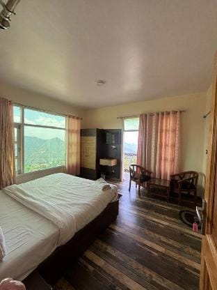 Mashobra Valley with Balcony Vacation rental in Himachal Pradesh