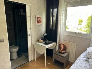 Water-Lily Room:Air condition., Wi-Fi, garden-pool Vacation rental in Vaulx-en-Velin