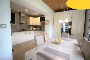 Cozy Sapphire Room | Air conditioning Wifi Garden Vacation rental in Vaulx-en-Velin