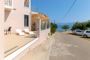 La Casa Rosa Seaside Getaway Vacation rental in Greece