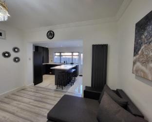 Luxurious 3-Bed Home In E6 Apartment in London