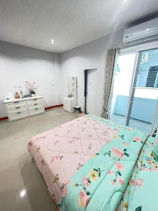 Prakaithong Village · 3-Storey Bungalow E31 Vacation rental in Thailand