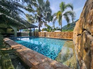 Tambun pool villa 5br 18pax/bbq/ fish pond/mahjong Vacation rental in Ipoh