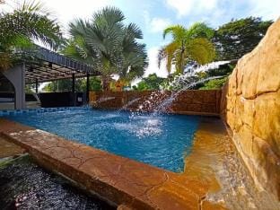 Tambun pool villa 5br 18pax/bbq/ fish pond/mahjong Vacation rental in Ipoh