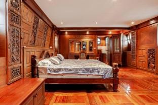 Luxury Iconic Royal Boat Pool Villa North Pattaya Villa in Pattaya City