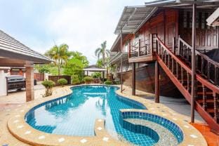 Luxury Iconic Royal Boat Pool Villa North Pattaya Villa in Pattaya City
