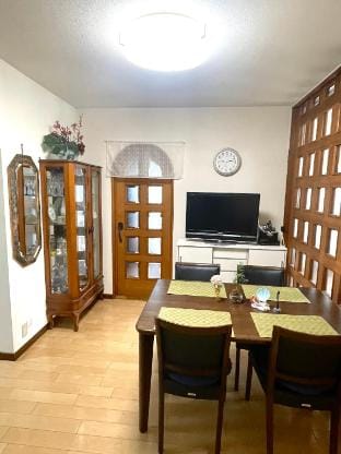 v豪宅洋室-云 駅から3分ゆったりとしたハウスです。寝室はリビングのある洋室デラックス Vacation rental in Yokohama