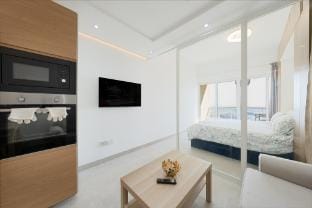 What a view - very close to DMCC metro station Vacation rental in Dubai