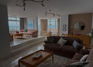 On the beach, Umhlanga gem Vacation rental in Umhlanga