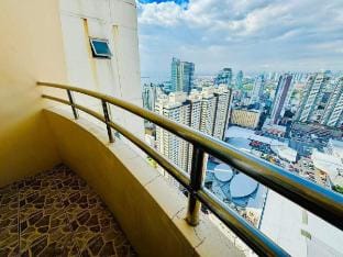 BirchTower A4 Front of RobinsnMla Vacation rental in Manila City
