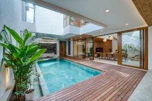 Villa Sientt: 4BR Walking Distance to Berawa Beach Vacation rental in North Kuta