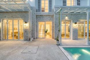 Villa Aclasa: Luxe 4BR Retreat in Berawa, Canggu Vacation rental in North Kuta