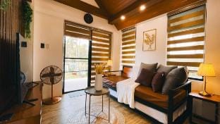 Modern Tropical Villa w/ pool near Tagaytay Villa in Calabarzon