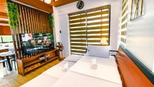 Modern Tropical Villa w/ pool near Tagaytay Villa in Calabarzon