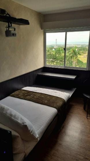 Highwind - Projector, Playstation 4, Pool Vacation rental in Calabarzon