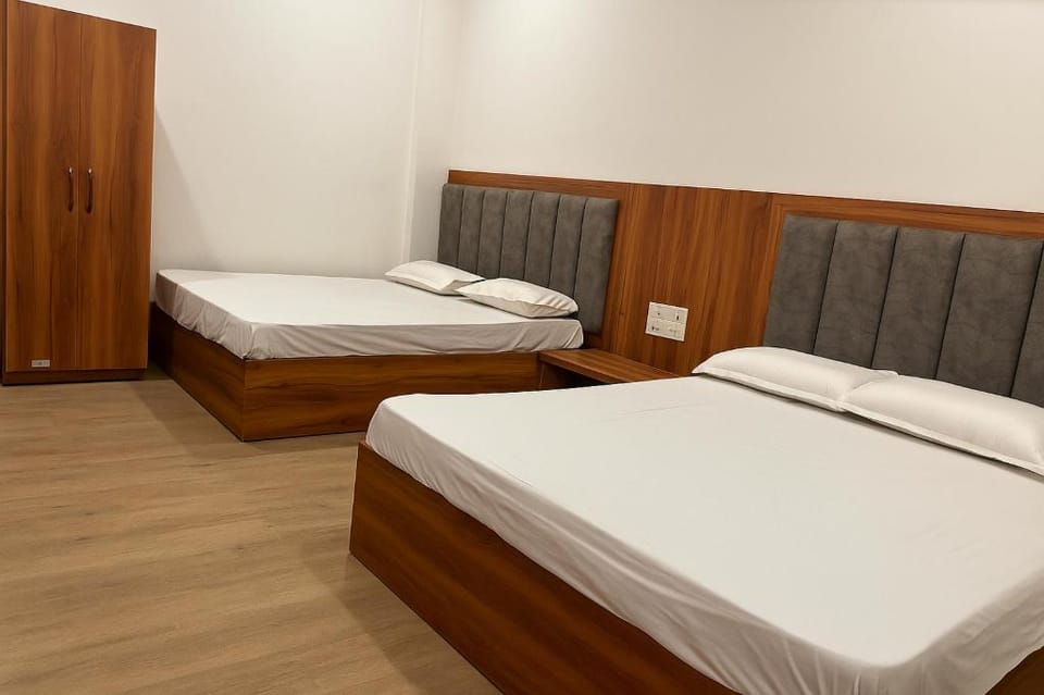 OnlyStay Surbhi Dham Near Prem Mandir Hotel in Uttar Pradesh
