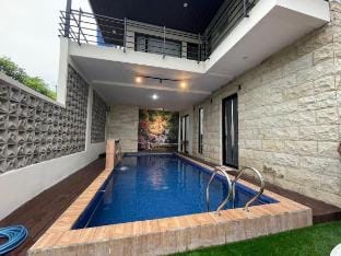4 Bedrooms, Mega Kusuma Villa (MKV), GKH Vacation rental in Batu
