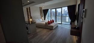 Stylish Studio Near Burj Khalifa & Dubai Mall Vacation rental in Dubai