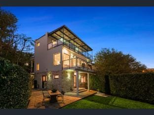 MetaWise Luxe 6 Bed Ocean View Family Home in Seaforth Vacation rental in Sydney