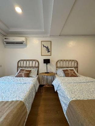Harold's Mansion Superior Room 206 Apartment in Dumaguete