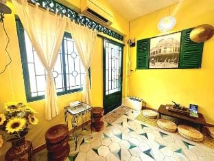 NEXT TO Ben Thanh Market | Vietnamese-style Duplex Vacation rental in Ho Chi Minh City