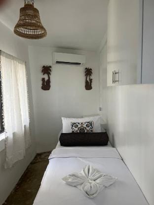 Lone Traveller Beach Window Room Vacation rental in Siargao Island