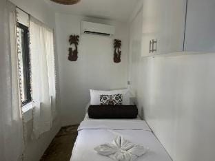 Lone Traveller Beach Window Room Vacation rental in Siargao Island